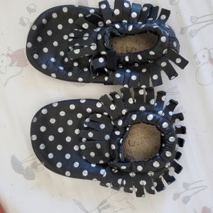 Polka dot fringed minimoc slippers